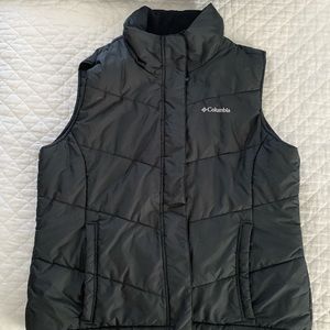 Columbia women’s size XL black puffer vest